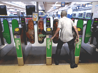 simon-at-ticket-barrier
