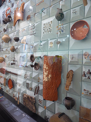 400 mithraeum wall of objects