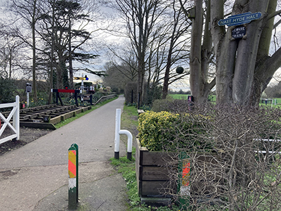 Nast Hyde Halt, Alban Way.